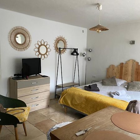Studio La Source Claire LʼIsle-sur-la-Sorgue Exterior foto