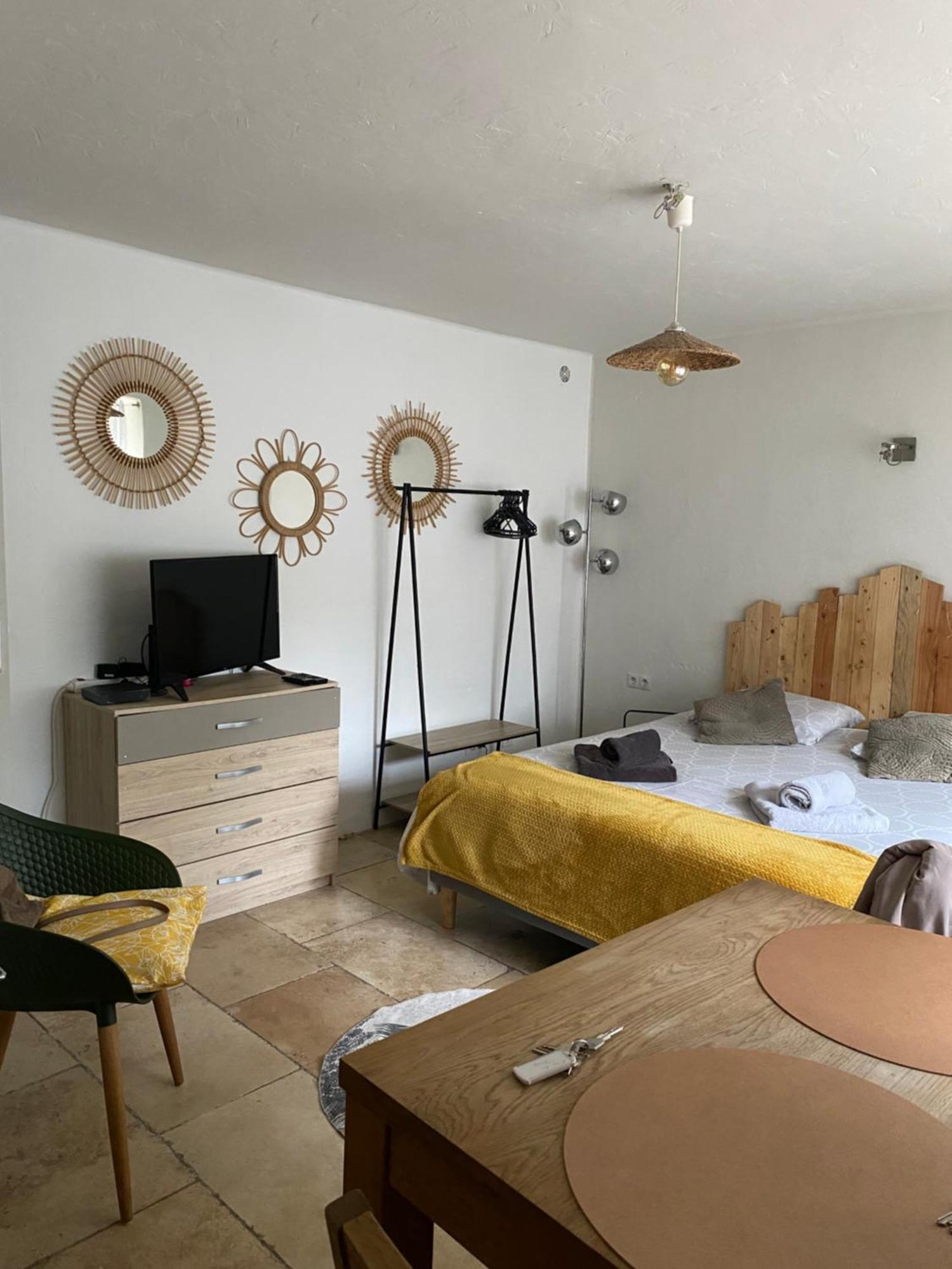 Studio La Source Claire LʼIsle-sur-la-Sorgue Exterior foto